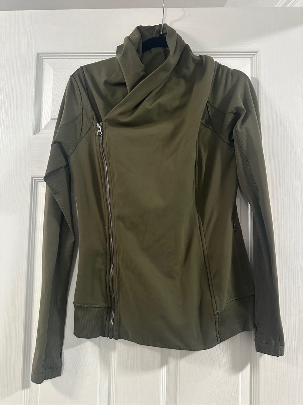 Lululemon Bhakti Yoga Jacket - Fatigue Green - Size 10